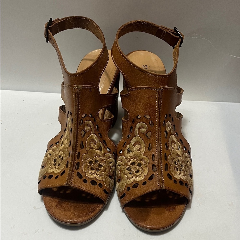 Sundance Brown Sandals with Floral Cutouts Sz 9 Women Chunky Heel - Picture 3 of 8